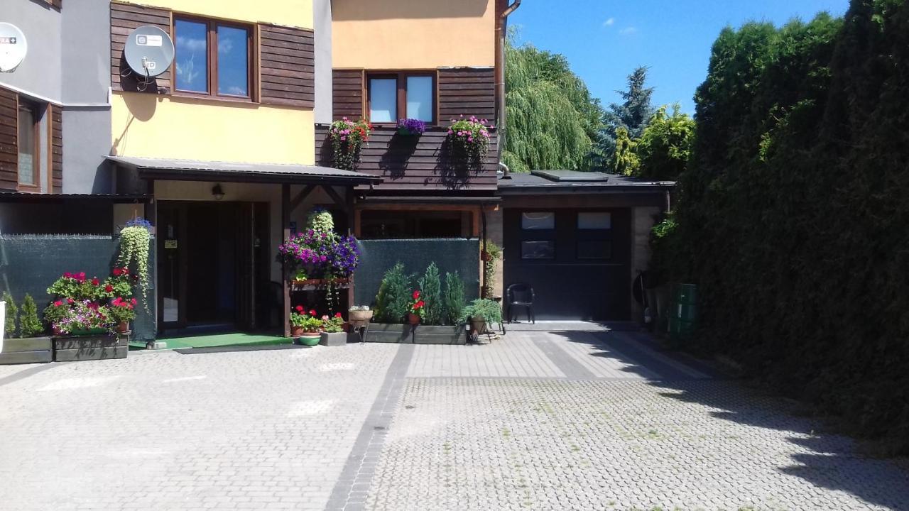 Pokoje Goscinne Jaga Kielce Bagian luar foto