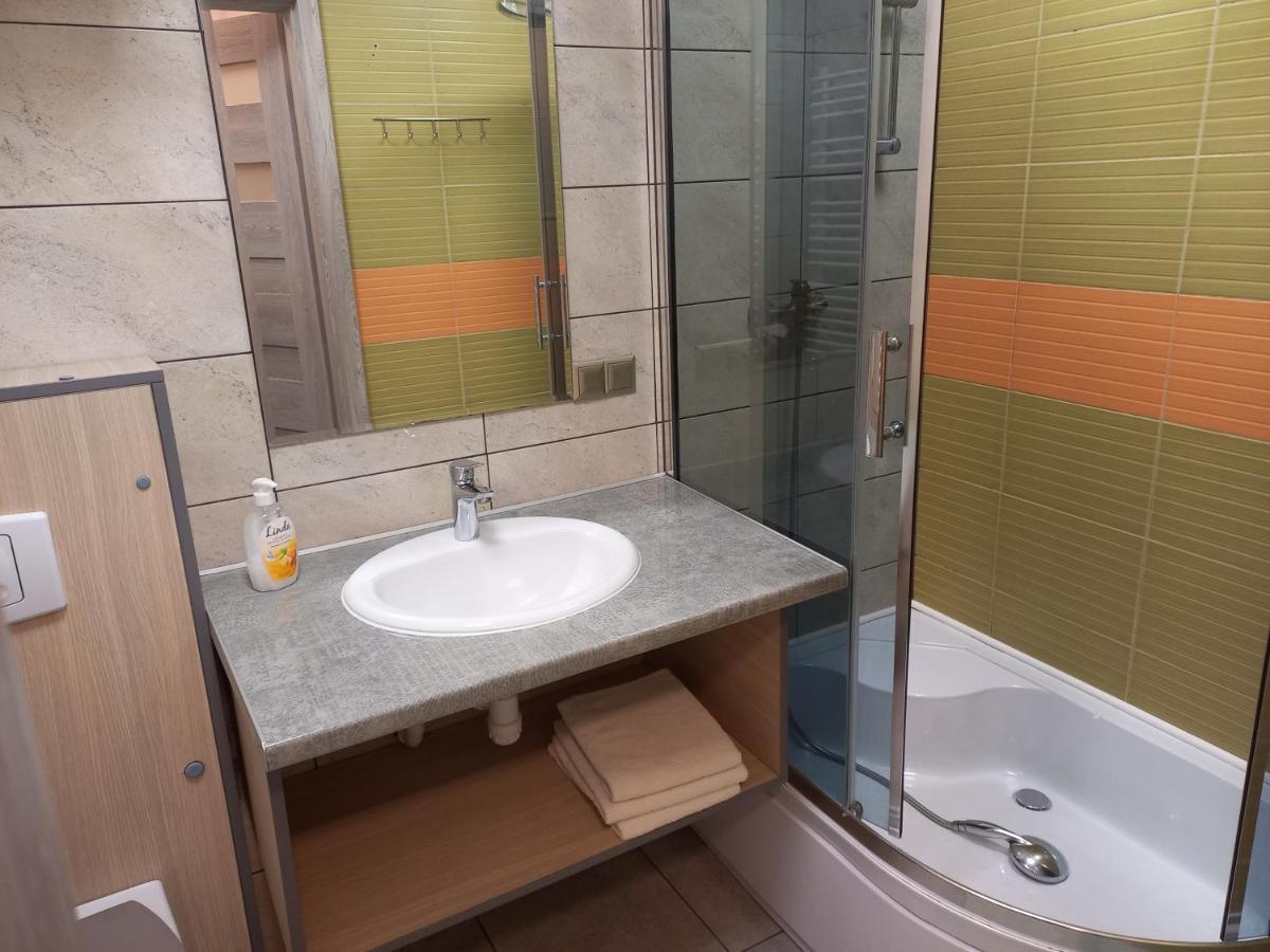 Pokoje Goscinne Jaga Kielce Bagian luar foto