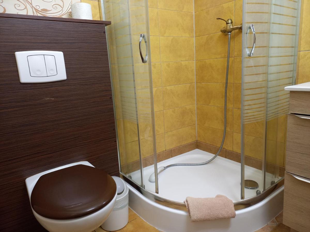 Pokoje Goscinne Jaga Kielce Bagian luar foto