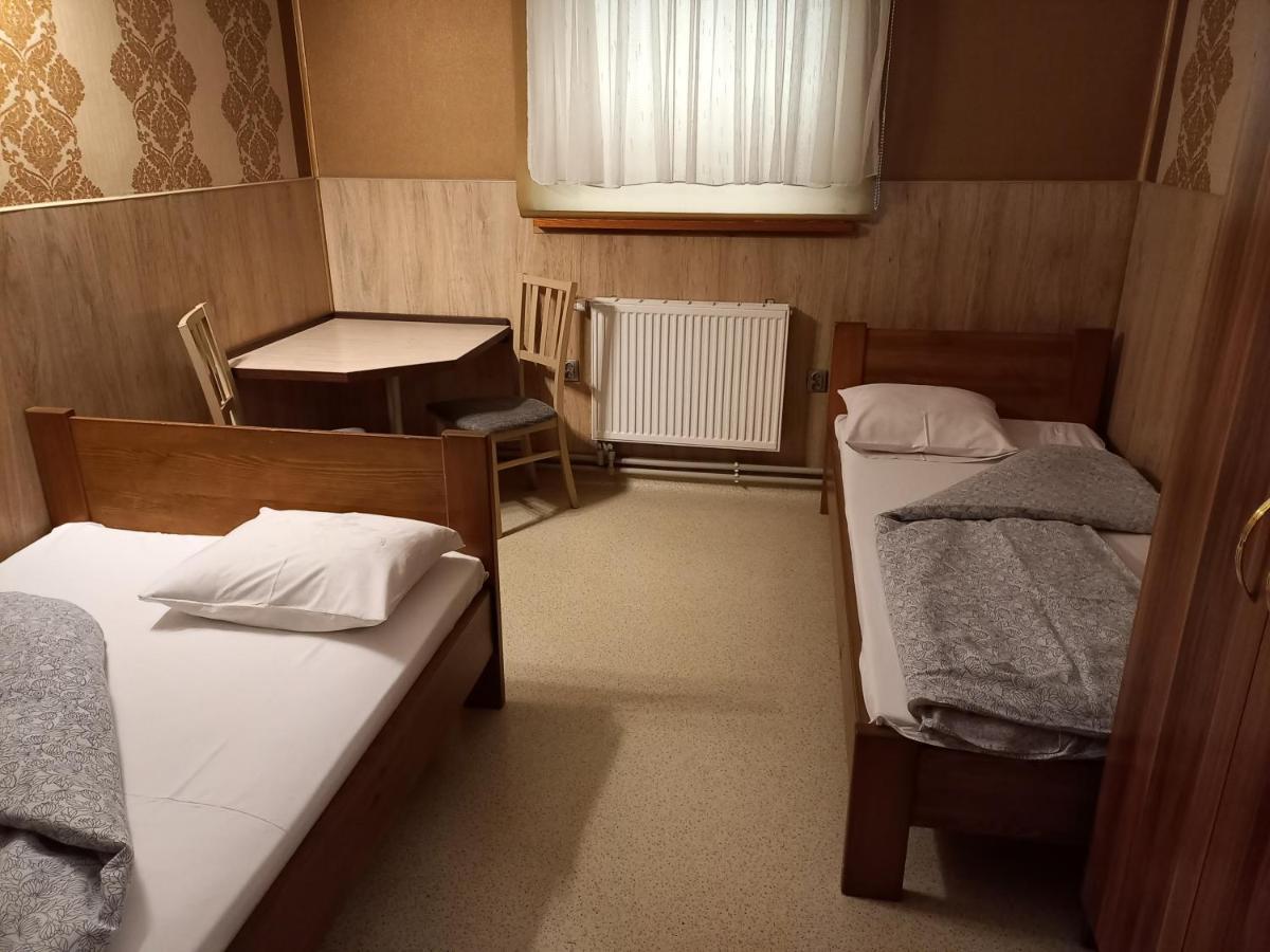 Pokoje Goscinne Jaga Kielce Bagian luar foto