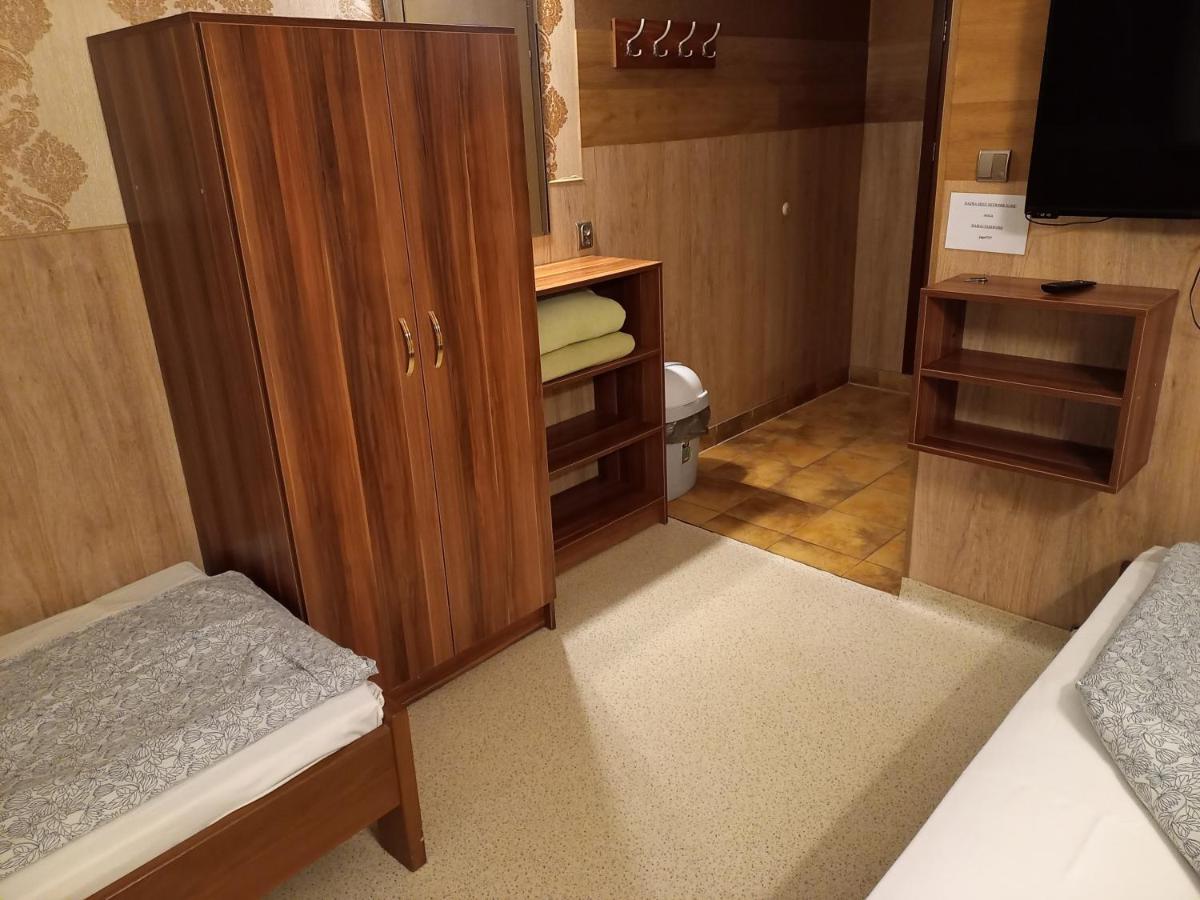 Pokoje Goscinne Jaga Kielce Bagian luar foto