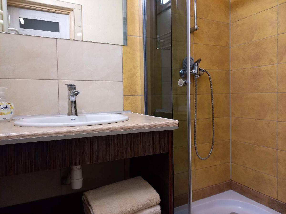Pokoje Goscinne Jaga Kielce Bagian luar foto