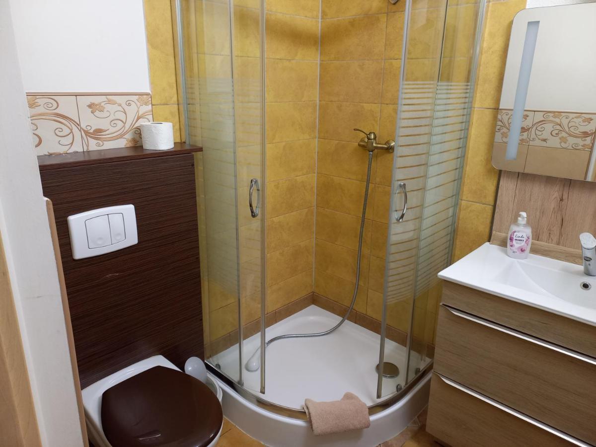 Pokoje Goscinne Jaga Kielce Bagian luar foto
